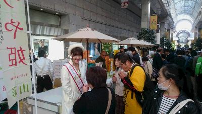 仙台市・藤崎デパート前で「つや姫」「雪若丸」のPRを行いました