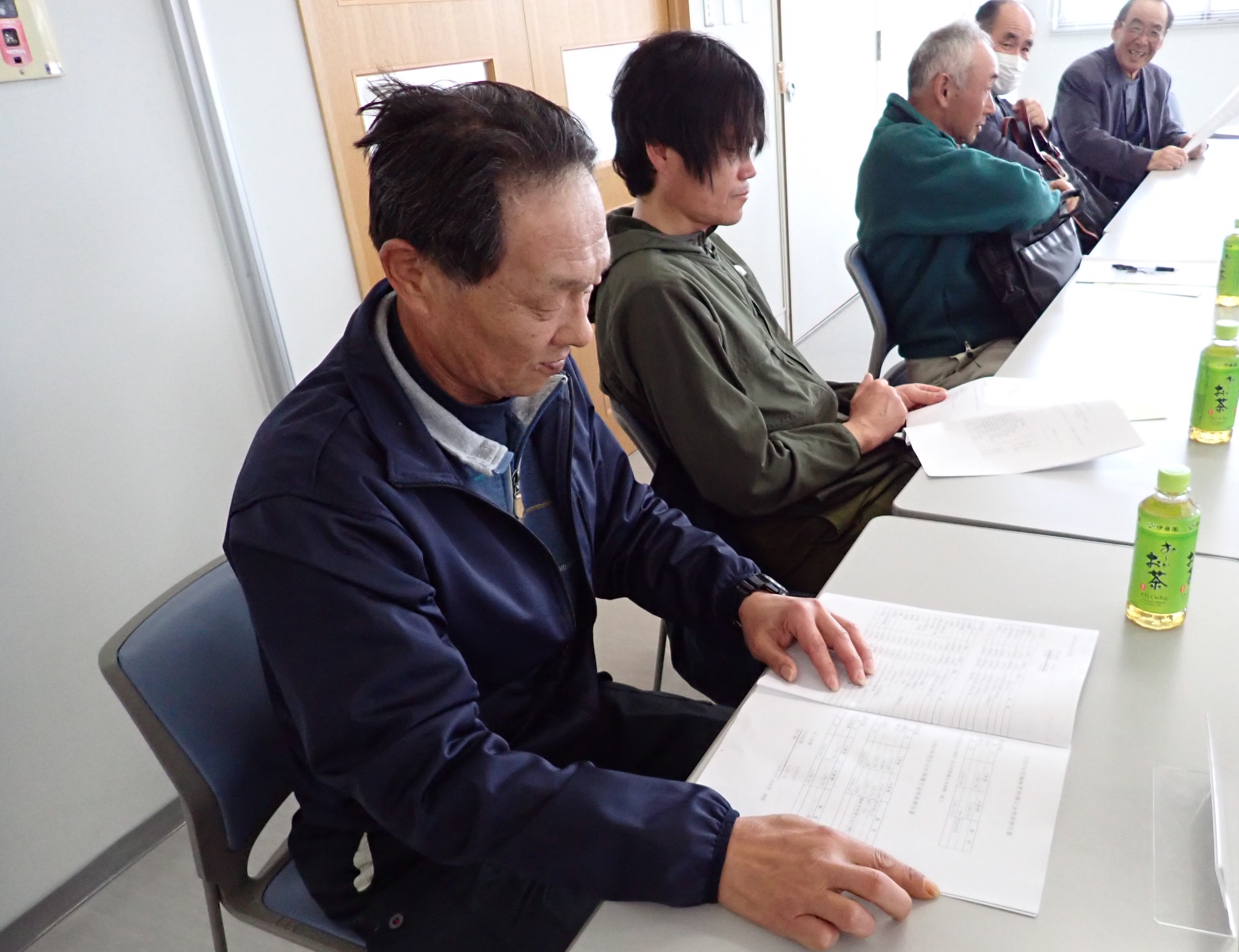 検討会での渡辺マイスター（手前）