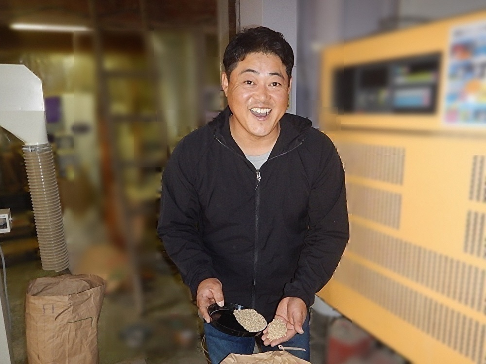 最高の「つや姫」ができたと笑顔の小野貴之マイスター
